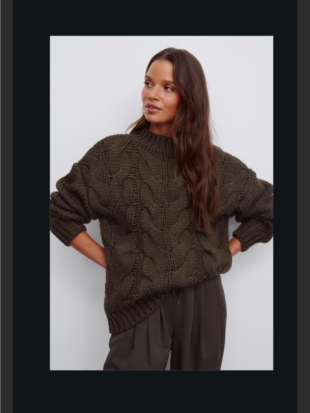 Claire Rose x NA-KD
Cable Knitted Sweater S/M